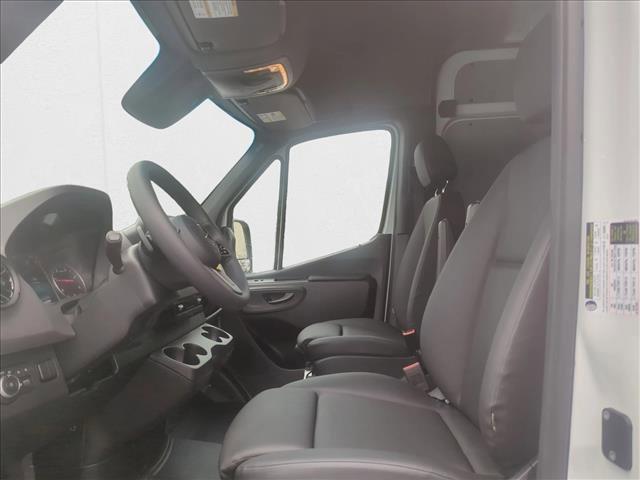 Photo of 2024 Arctic White Mercedes-Benz Sprinter 2500