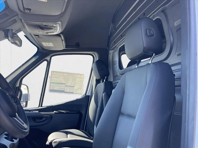 Photo of 2024 Arctic White Mercedes-Benz Sprinter 2500