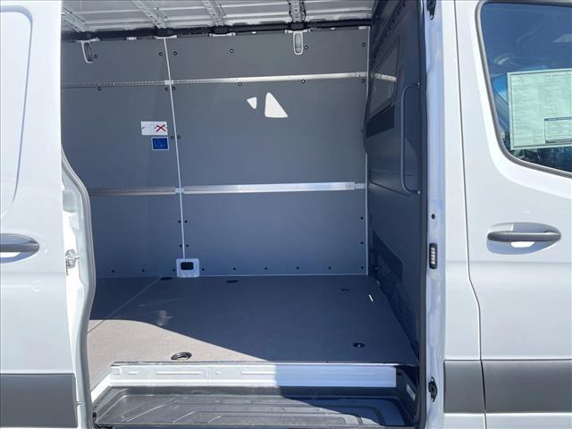 Photo of 2024 Arctic White Mercedes-Benz Sprinter 2500