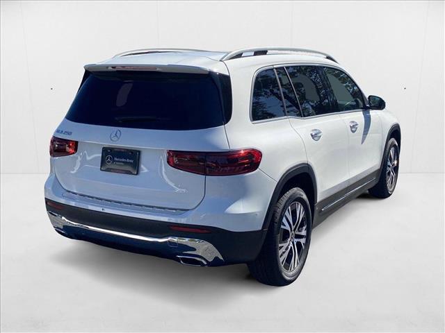 Photo of 2025 Polar White Mercedes-Benz GLB 250