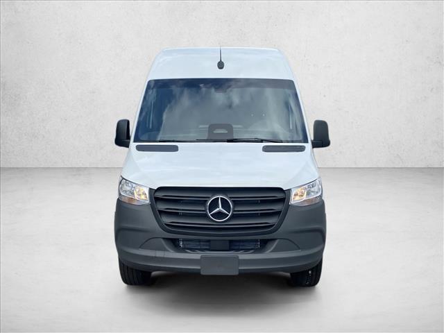 Photo of 2025 Arctic White Mercedes-Benz Sprinter 2500