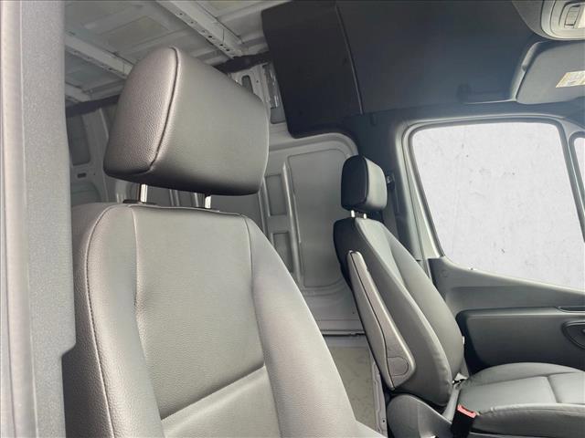Photo of 2025 Arctic White Mercedes-Benz Sprinter 2500
