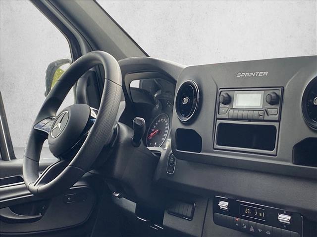 Photo of 2025 Arctic White Mercedes-Benz Sprinter 2500
