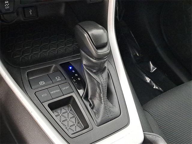 Photo of 2022 Pearl Toyota RAV4