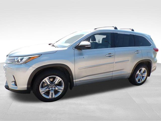 Photo of 2017 Celestial Silver Toyota Highlander Hybrid
