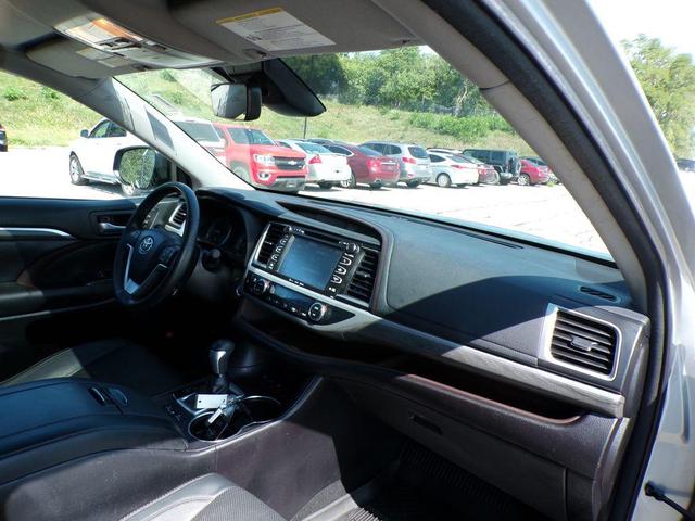 Photo of 2017 Celestial Silver Toyota Highlander Hybrid
