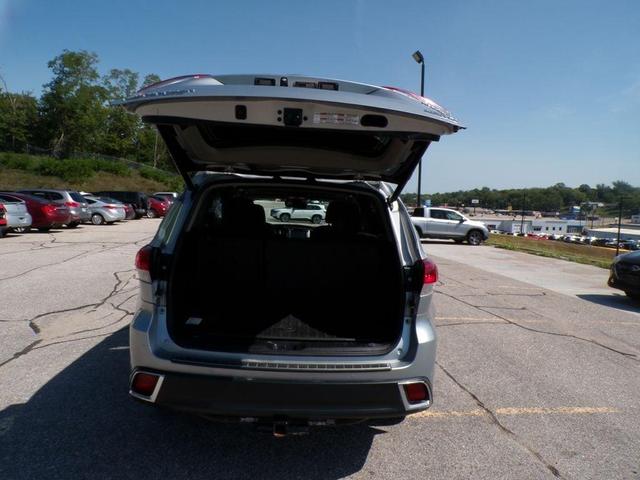 Photo of 2017 Celestial Silver Toyota Highlander Hybrid