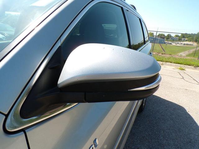 Photo of 2017 Celestial Silver Toyota Highlander Hybrid