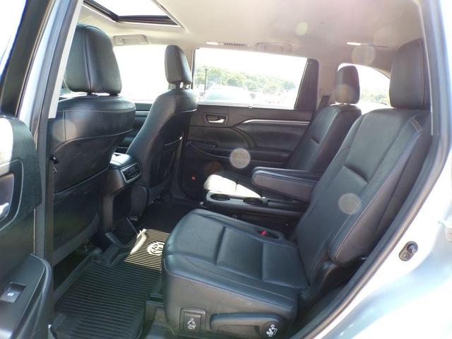 Photo of 2017 Celestial Silver Toyota Highlander Hybrid