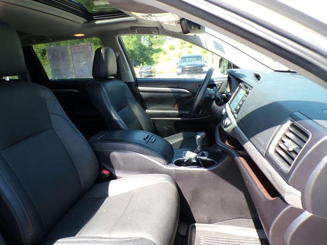 Photo of 2017 Celestial Silver Toyota Highlander Hybrid