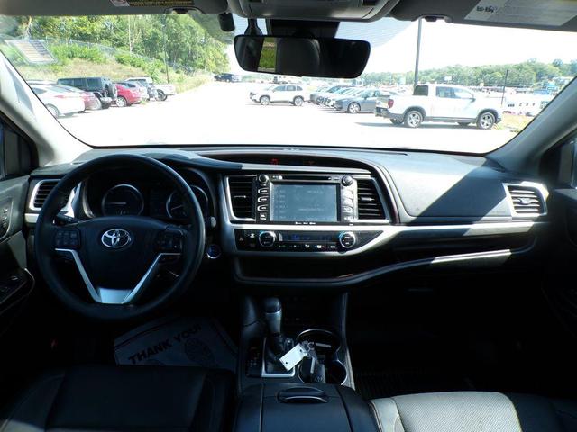 Photo of 2017 Celestial Silver Toyota Highlander Hybrid