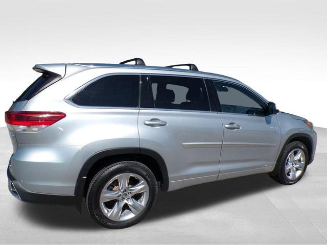 Photo of 2017 Celestial Silver Toyota Highlander Hybrid