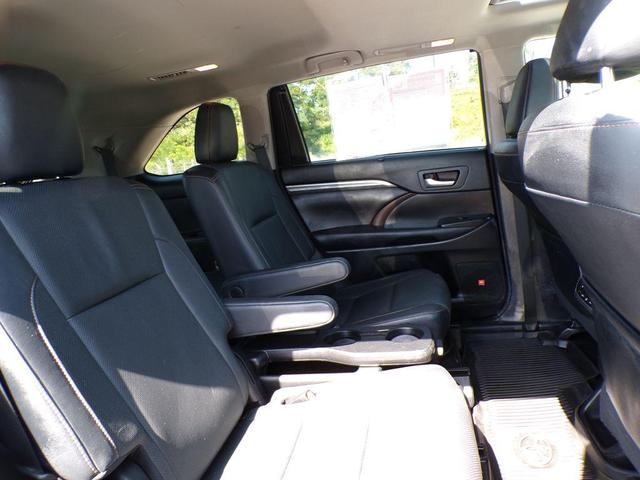 Photo of 2017 Celestial Silver Toyota Highlander Hybrid