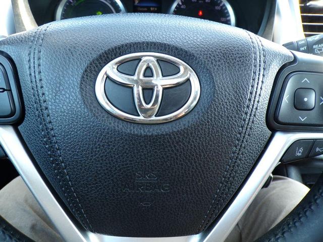 Photo of 2017 Celestial Silver Toyota Highlander Hybrid