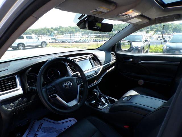 Photo of 2017 Celestial Silver Toyota Highlander Hybrid