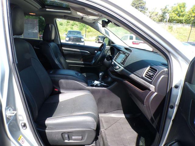 Photo of 2017 Celestial Silver Toyota Highlander Hybrid