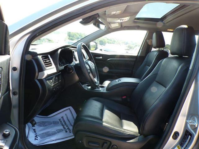 Photo of 2017 Celestial Silver Toyota Highlander Hybrid