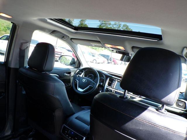 Photo of 2017 Celestial Silver Toyota Highlander Hybrid