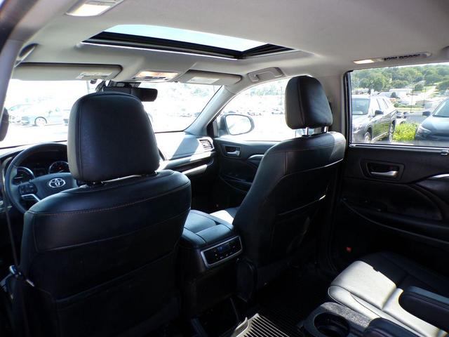 Photo of 2017 Celestial Silver Toyota Highlander Hybrid