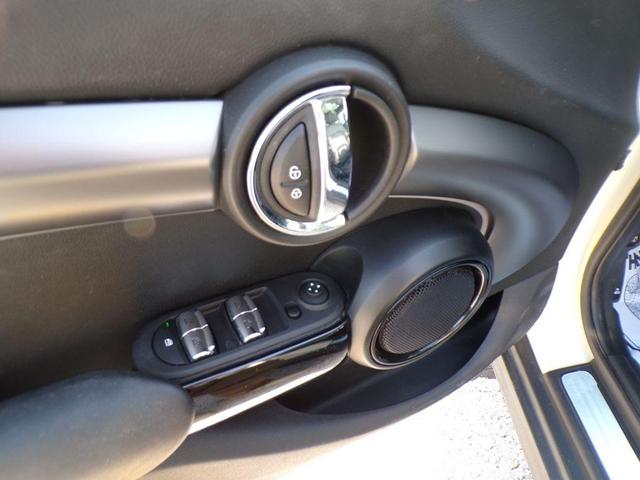 Photo of 2023 Pepper White MINI Hardtop