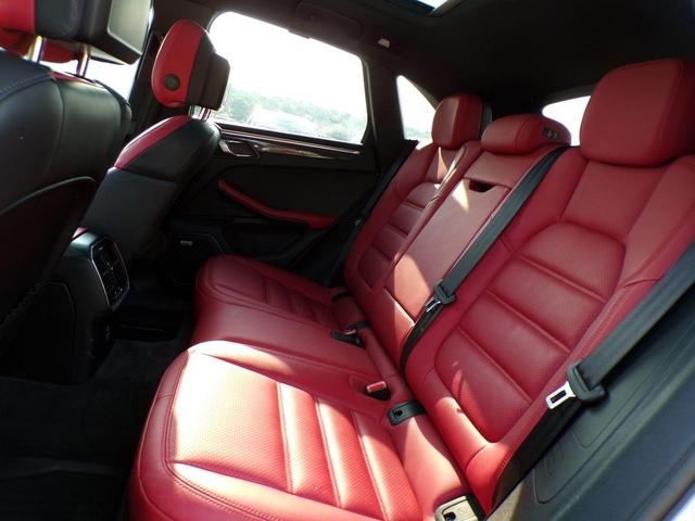 Photo of 2020 White Porsche Macan