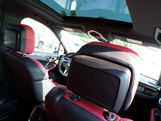 Photo of 2020 White Porsche Macan