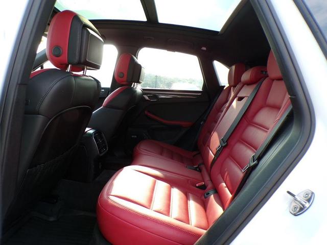 Photo of 2020 White Porsche Macan
