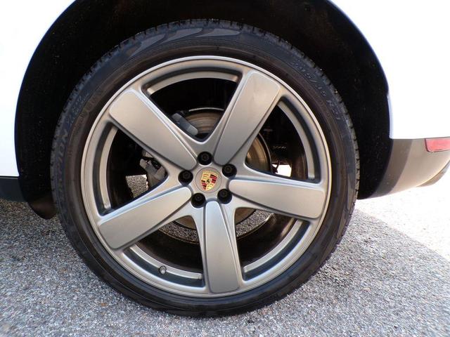 Photo of 2020 White Porsche Macan