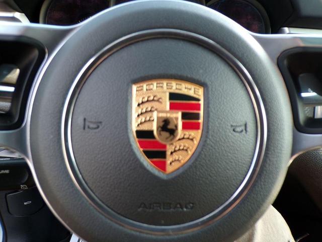 Photo of 2020 White Porsche Macan