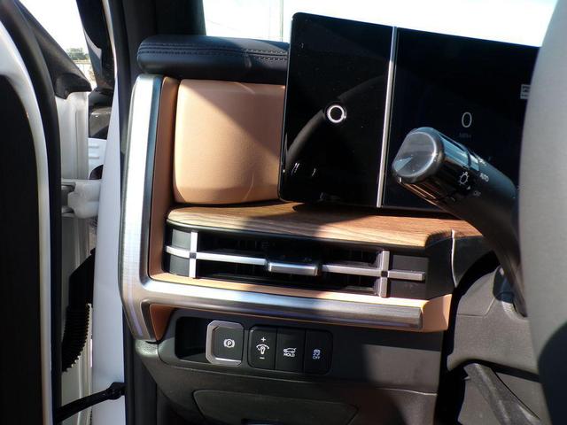 Photo of 2026 White Hyundai SANTA FE HEV