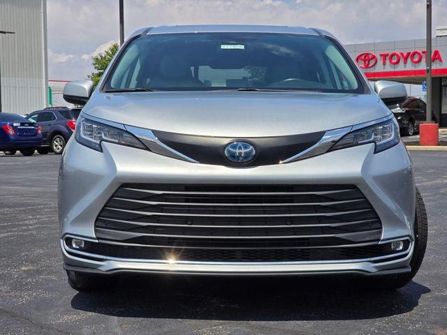 Photo of 2021 Celestial Silver Metallic Toyota Sienna