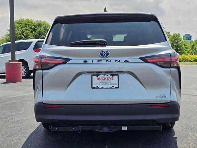 Photo of 2021 Celestial Silver Metallic Toyota Sienna
