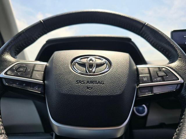 Photo of 2021 Celestial Silver Metallic Toyota Sienna