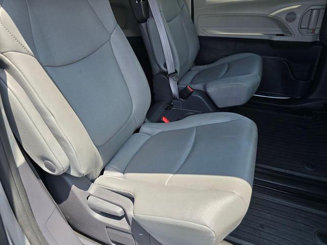 Photo of 2021 Celestial Silver Metallic Toyota Sienna