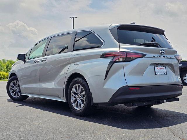 Photo of 2021 Celestial Silver Metallic Toyota Sienna