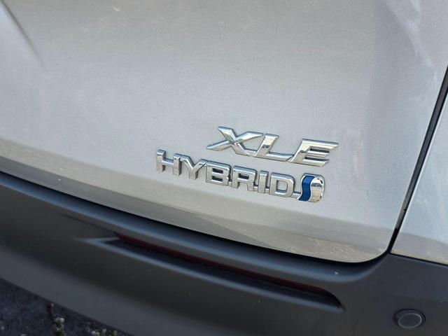 Photo of 2021 Celestial Silver Metallic Toyota Sienna