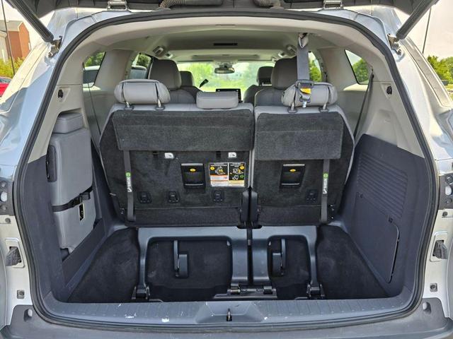 Photo of 2021 Celestial Silver Metallic Toyota Sienna