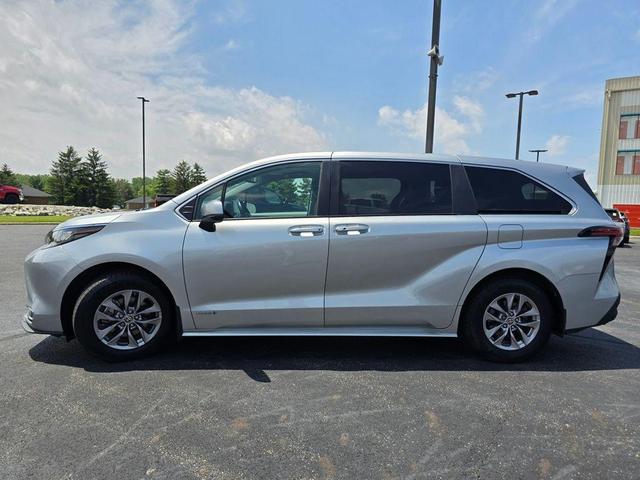 Photo of 2021 Celestial Silver Metallic Toyota Sienna