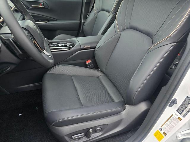 Photo of 2025 Oxygen White Toyota Crown Signia