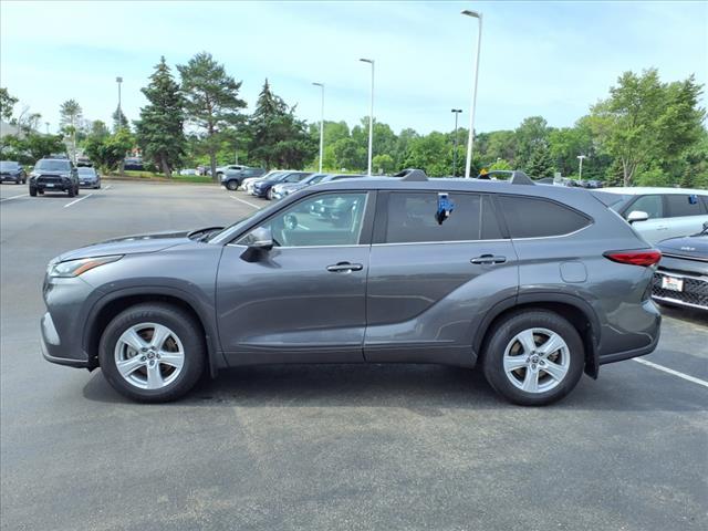 Photo of 2022 Magnetic Gray Metallic Toyota Highlander