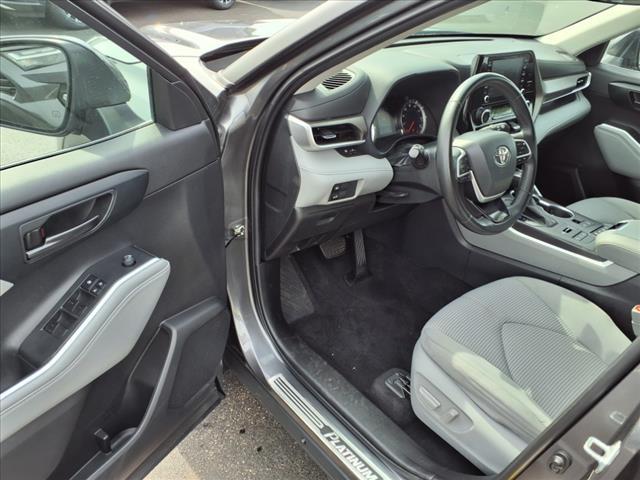 Photo of 2022 Magnetic Gray Metallic Toyota Highlander