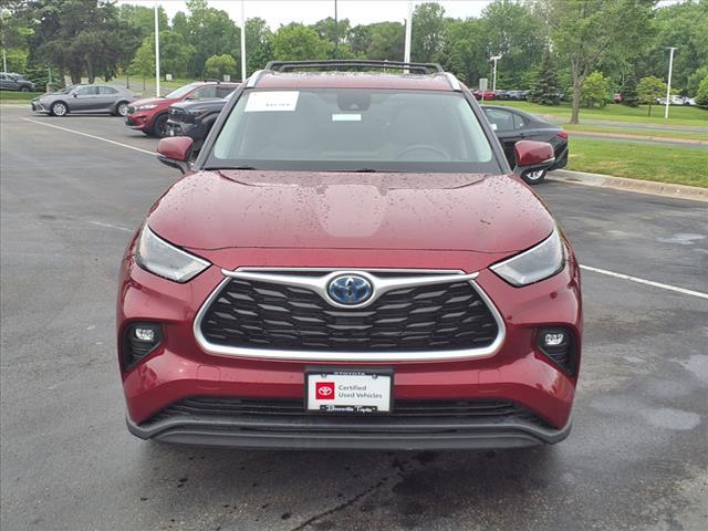 Photo of 2022 Ruby Flare Pearl Toyota Highlander Hybrid