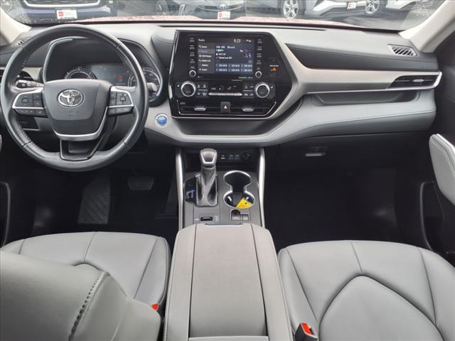 Photo of 2022 Ruby Flare Pearl Toyota Highlander Hybrid