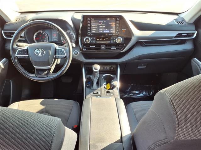 Photo of 2022 Wind Chill Pearl Toyota Highlander