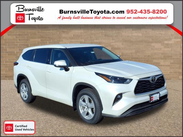 Photo of 2022 Wind Chill Pearl Toyota Highlander