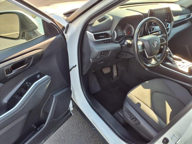 Photo of 2022 Wind Chill Pearl Toyota Highlander