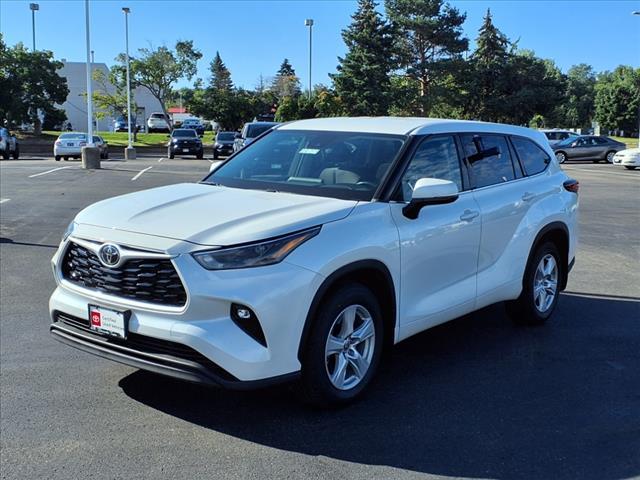 Photo of 2022 Wind Chill Pearl Toyota Highlander