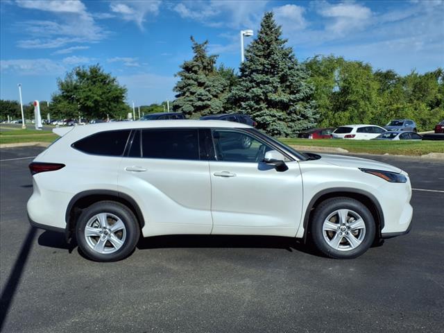 Photo of 2022 Wind Chill Pearl Toyota Highlander