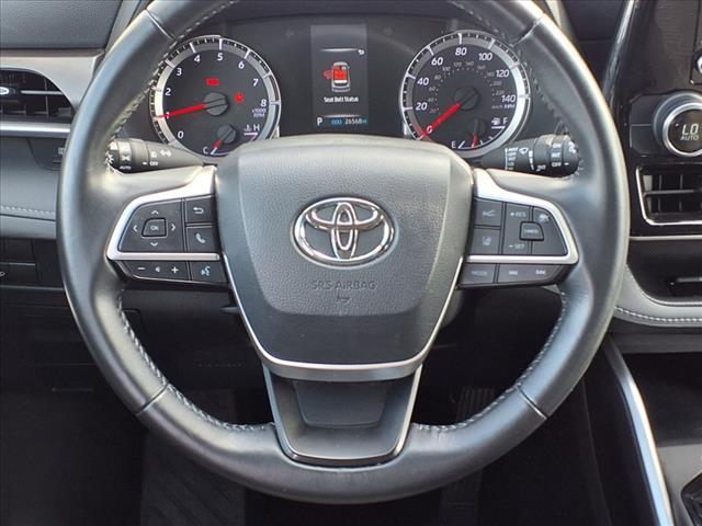 Photo of 2022 Wind Chill Pearl Toyota Highlander