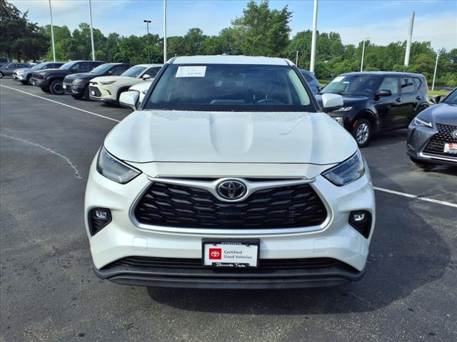Photo of 2022 Wind Chill Pearl Toyota Highlander